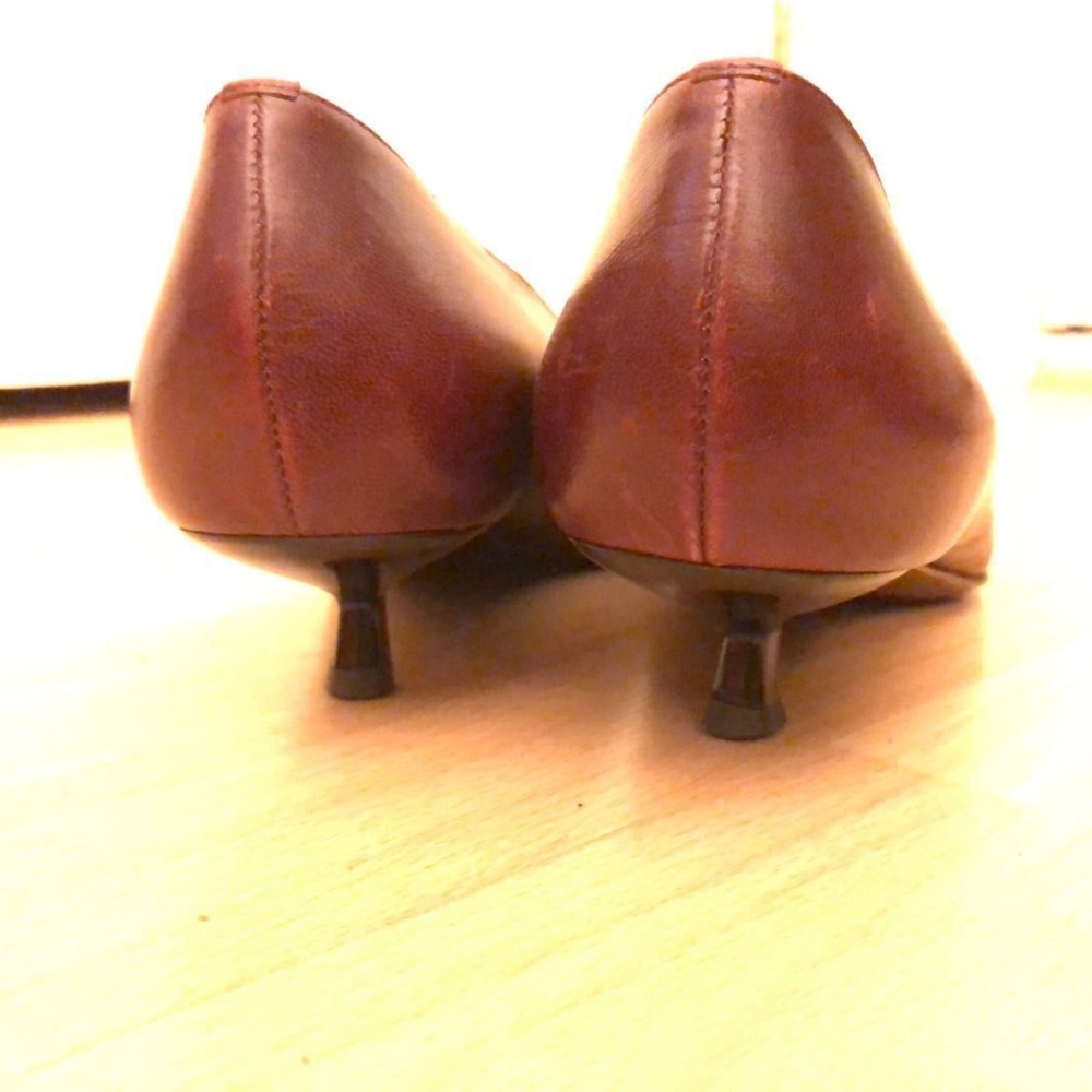 Vicini maroon red pointy toed shoes - Picture 6 of 6